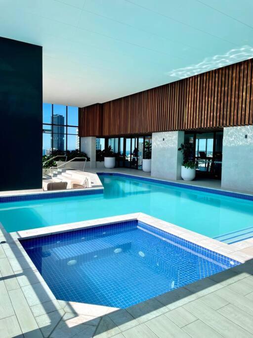 New Impressive 180° River View 1 Bed Apt With Pool 47F Διαμέρισμα Χρυσή Ακτή Εξωτερικό φωτογραφία